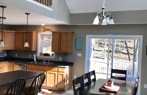 Huntingdon Chalet De Esquí | 4 dormitorios * 2 baños * Capacidad para 12 personas * Raystown Lake * Estacionamiento para botes * ¡45 minutos para PSU!
