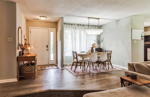 Piney Green Casa | 4 BR: 2 King Beds! 5 min from Main Gate, Sleeps 8!