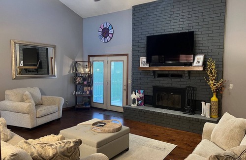 Emporia Casa | 4 BR, 3 full, bath. Lots of Room in Quiet Neighborhood cul-de-sac!