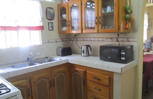 Port of Spain Casa | 4 / br / 3ba Casa privada totalmente amueblada y equipada. Limpio, cómodo, conveniente