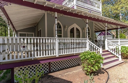 East Chop Casa | 4 BR/4 BA Modern Victorian: The Mack on Winemack