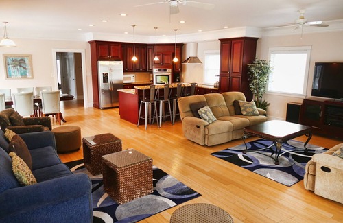Tybee Island Casa | Hermosa casa estilo sur de 4 dormitorios con piscina privada grande (opción de calor) - North End