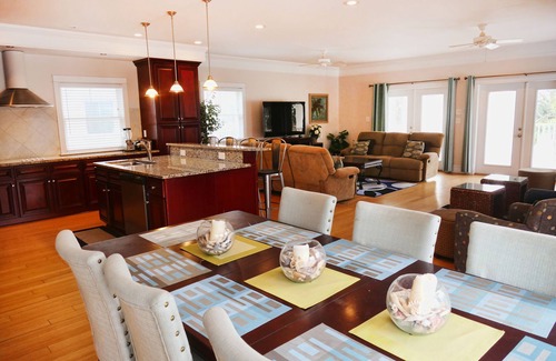 Tybee Island Casa | Hermosa casa estilo sur de 4 dormitorios con piscina privada grande (opción de calor) - North End