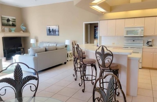 Saint Armands Key Casa | Bienvenido a nuestra casa de la piscina Malibu Canal Front, cerca de la playa de Lido 4 BR / 3 BA Sleeps 8