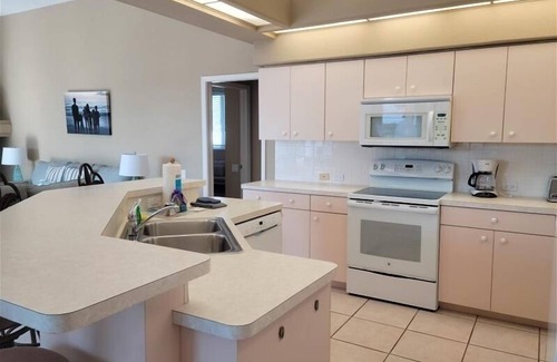 Saint Armands Key Casa | Bienvenido a nuestra casa de la piscina Malibu Canal Front, cerca de la playa de Lido 4 BR / 3 BA Sleeps 8