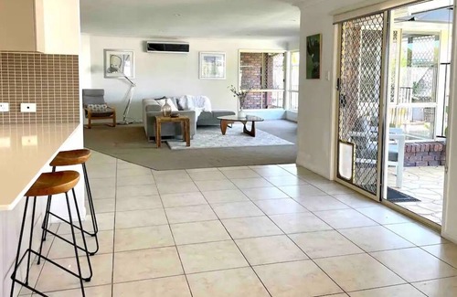 Runaway Bay Casa | 4 BR Home in Runaway Bay Close to Sports Complex