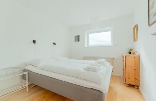 Hoyvik Casa | 4 BR Home in Tórshavn with Balcony and Parking