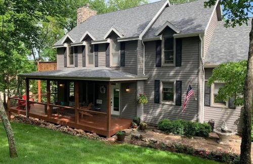 Camdenton Casa | 4 BR Home on the 17th Green at Old Kinderhook