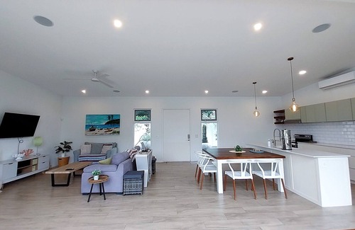 Potrero Chalet De Esquí | 4-BR House near to Beach (5-min-walk) | Pool, BBQ - Casa Arribada