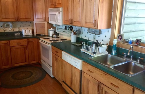 Silver Bay Cabina | 4 Br Lake George Waterfront Home W / Dock, mecedora y espectacular vista