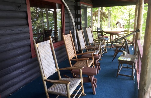 Silver Bay Cabina | 4 Br Lake George Waterfront Home W / Dock, mecedora y espectacular vista