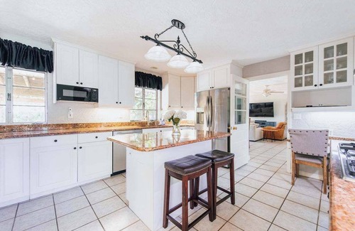 River District Casa | 4 Br~Min to Ocean~Heated Pool~Hot Tub