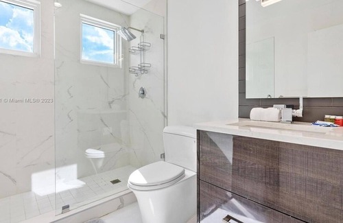 Eastern Shores Casa | 4 BR Modern Villa on the water!