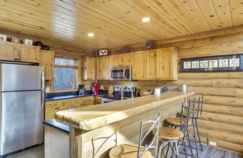 Boyne City Cabina | 4BR Mountain Cabin - Skiers Paradise, Slope Side, capacidad para 14