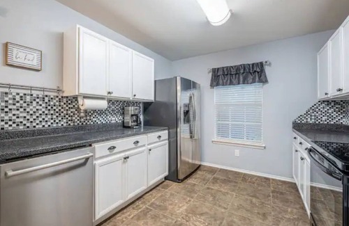 Heritage Casa | 4 BR Oasis pool house - BMT Lackland & SeaWorld