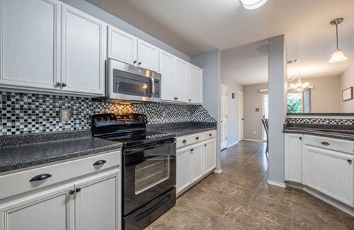 Heritage Casa | 4 BR Oasis pool house - BMT Lackland & SeaWorld