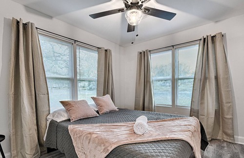 Denison Casa | 4 BR Renovated House w/Foosball & Backyard