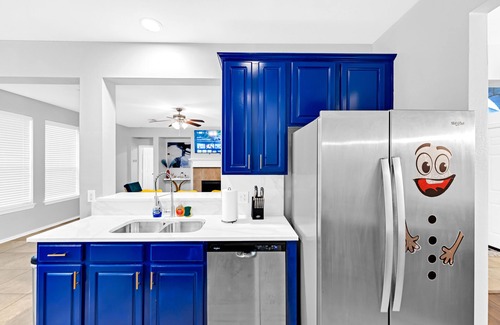 South Arlington Casa | 4 BR w/ Pool 10 min to Six flags