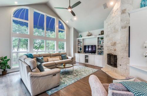 Lakewood Village Casa | 4-BR Waterfront - Pool Kayak Paddleboard & More