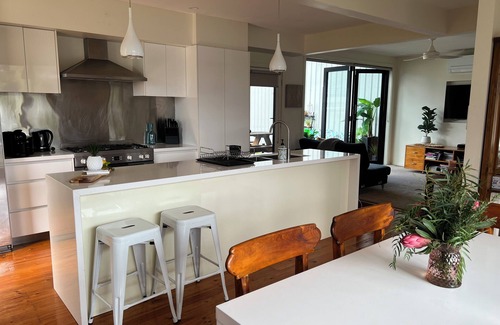 St Leonards Casa | A pie de playa y ciudad / pub, Wi-Fi gratuito y Foxtel, barbacoa, para familias