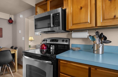 Downtown Cannon Beach Apartamento | 4 Buccaneer Bay: Charming Bungalow | Walk to Beach | Dog-Friendly