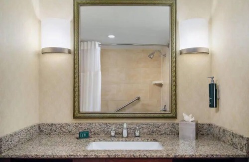 Rocky Mount Hotel | 4 Budget-friendly Units Near Stonewall Mansion! FREE Parking, Onsite Pool!
