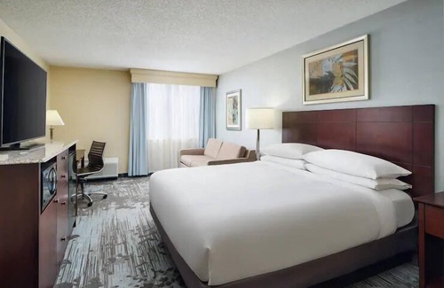 Rocky Mount Hotel | 4 Budget-friendly Units Near Stonewall Mansion! FREE Parking, Onsite Pool!