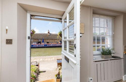 Stoke Bruerne Casa | 4 Canalside Cottages