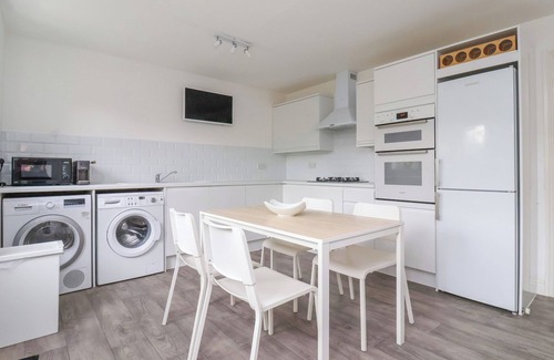 South Cave Cabaña | 4 CASTLE MEWS, pet friendly, with a garden in South Cave
