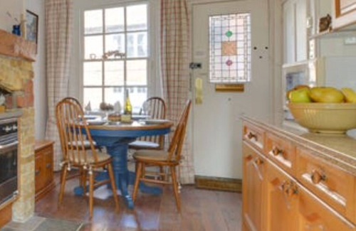 Wingham Cabaña | Encantadora propiedad de carácter en Historic Wingham Village pubs golf cycling