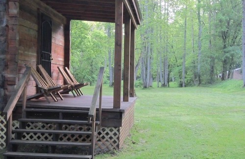 Saint Helens Cabina | #4, Charming 2-bedroom cabin in superb Beattyville with AC