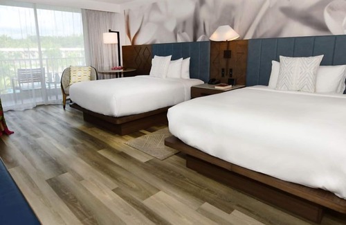 Lihue Hotel | 4 Comfortable Rooms w/ Ocean View! Steps Away from Kalapaki Beach! Outdoor Pool!