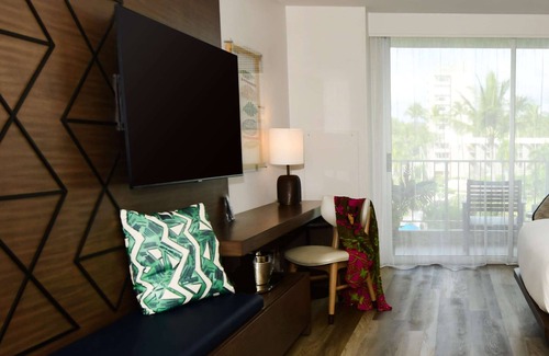 Lihue Hotel | 4 Comfortable Rooms w/ Ocean View! Steps Away from Kalapaki Beach! Outdoor Pool!