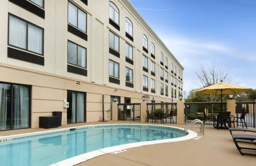 Savannah Casa | 4 Convenient Units w/ Free Parking! Near Universal Studios Florida
