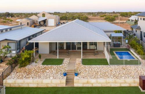 Exmouth Casa | 4 Corella Court - Pool and Jetty 12m max