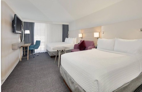 Downtown Dallas Hotel | 4 Cozy Rooms w/ Elegant Décor, Heart of Downtown Dallas! Pets Are Welcome, Pool!