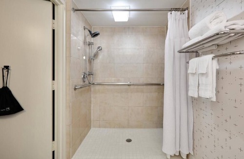 Downtown Dallas Hotel | 4 Cozy Rooms w/ Elegant Décor, Heart of Downtown Dallas! Pets Are Welcome, Pool!