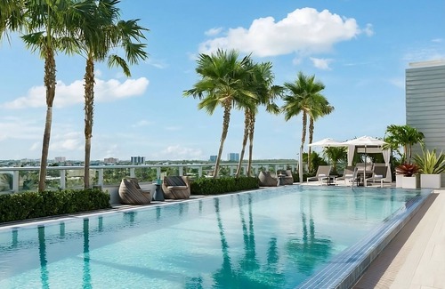 Bay Harbor Islands Apartamento | 4 Double Queen Rooms at The Altair Hotel Bay Harbor Miami, Pets Are Welcome!
