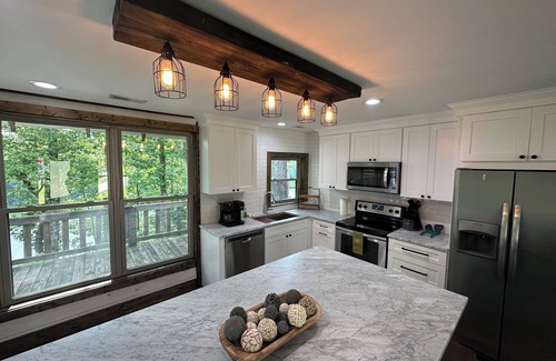 Crane Hill Casa | 4 Free Kayaks -Year Round Deep Water by Trident Marina