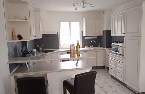 Vaux-sur-Mer Casa | 4* gîte 10 min walk from the beach, shared pool, WIFI, private garden, park