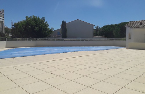 Vaux-sur-Mer Casa | 4* gîte 10 min walk from the beach, shared pool, WIFI, private garden, park