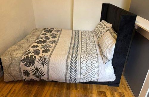 Leicester Casa | 4-Guest Charm Home w Street Parking & WiFi & Party