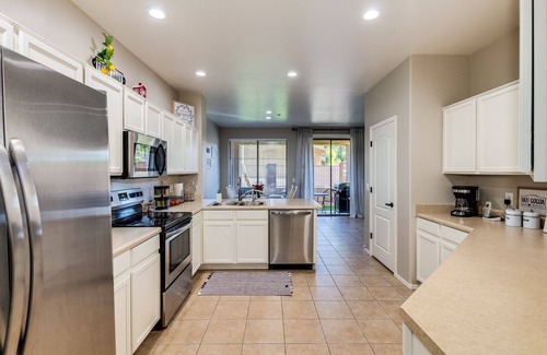 Sunrise Village Casa | 4 homes next to each other in Golf Course Gated Community for Large Groups!!