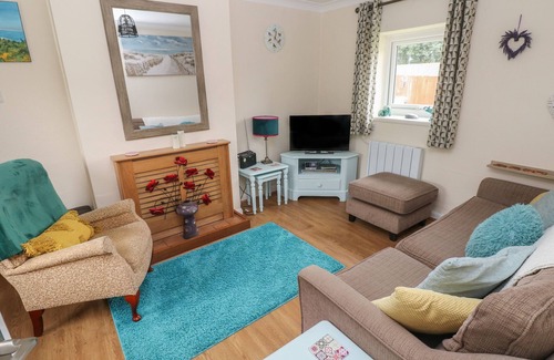 Neyland Cabaña | 4 HONEYBOROUGH FARM COTTAGES, family friendly in Neyland