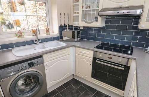 Neyland Cabaña | 4 HONEYBOROUGH FARM COTTAGES, family friendly in Neyland