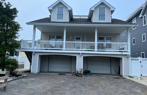 North Beach Haven Casa | 4 houses from the beach w/ brand new pool in LBI