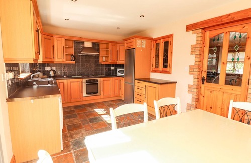 Kilrush Cabaña | 4 KILLIMER ROAD, family friendly in Kilrush, County Clare