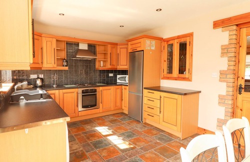 Kilrush Cabaña | 4 KILLIMER ROAD, family friendly in Kilrush, County Clare