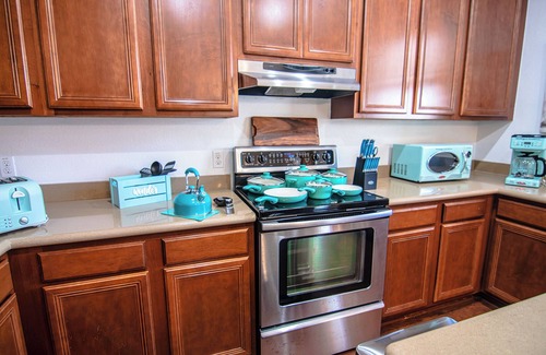 McNeil Casa | 4-King-Beds Bungalow Modern ~ Stylish Home North Austin~Minutes to Downtown