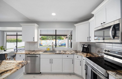Covey Casa | 4 King Beds - Quiet Neighborhood, Heated Pool+Putting Green+Bocce